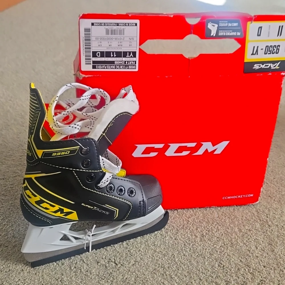 Brand new CCM Ice Hockey skates - Picture 1 of 4